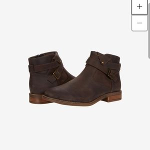 Clarks Camzin Dime size 11m color brown. Never used